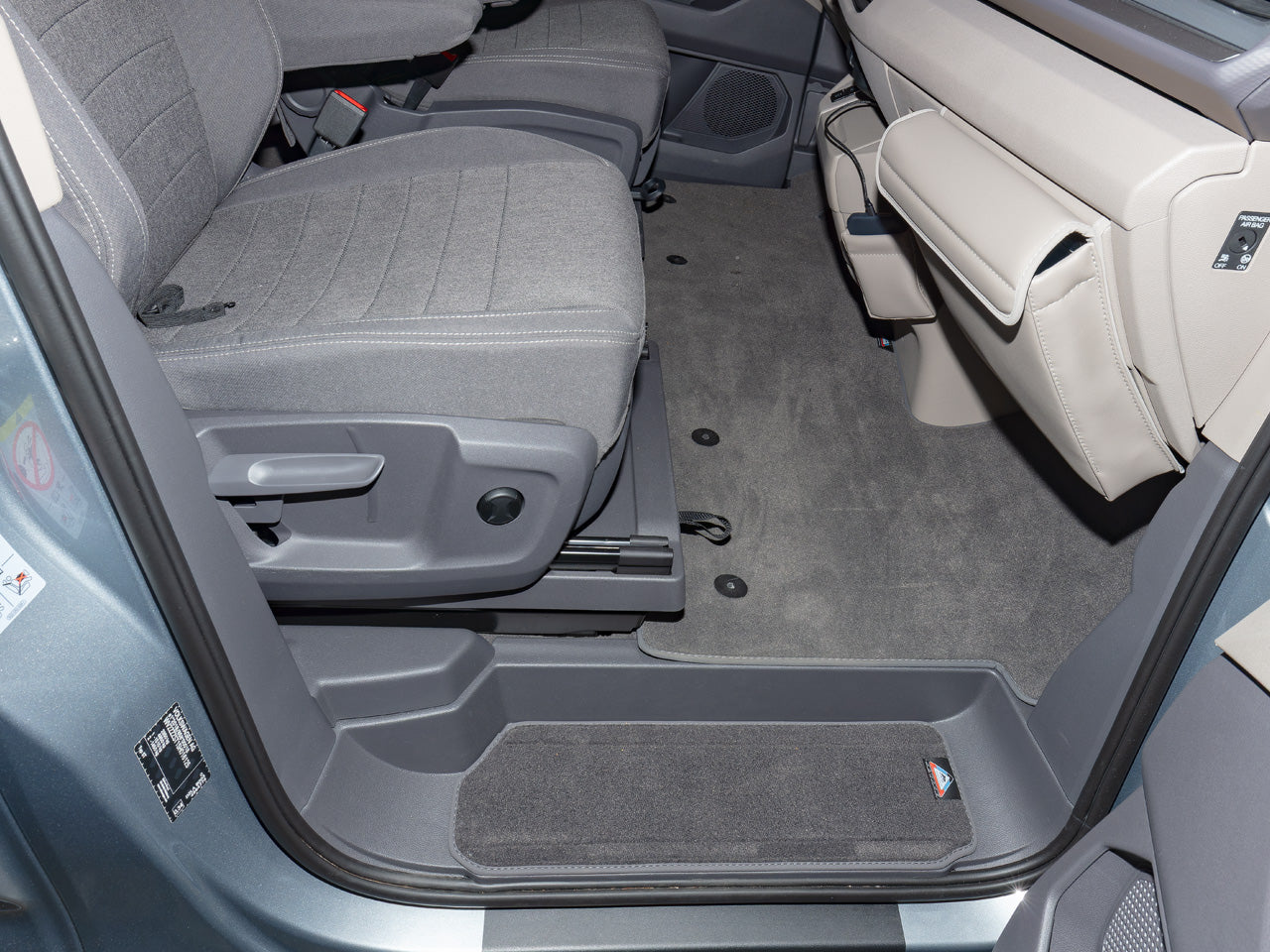 Veloursteppich fürs Fahrerhaus VW T7, Linkslenker