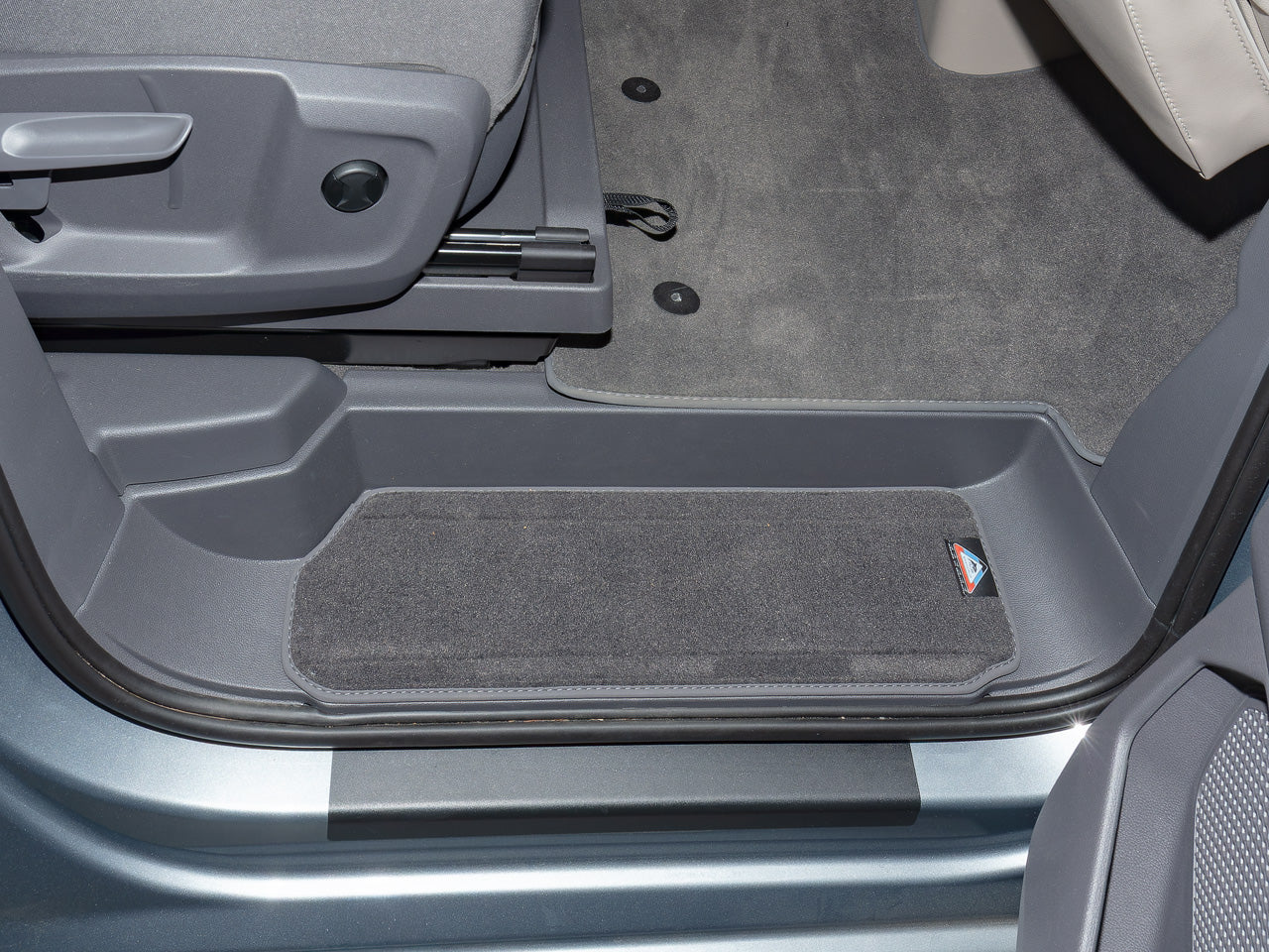 Veloursteppichset für beide Fahrerhaus-Trittstufen VW T7