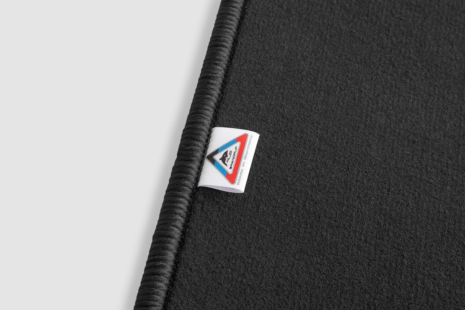 Veloursteppich Fahrgastraum VW T6.1 California Beach Camper mit 1 Schiebetür, Miniküche und 3er-Bank "Titanschwarz"