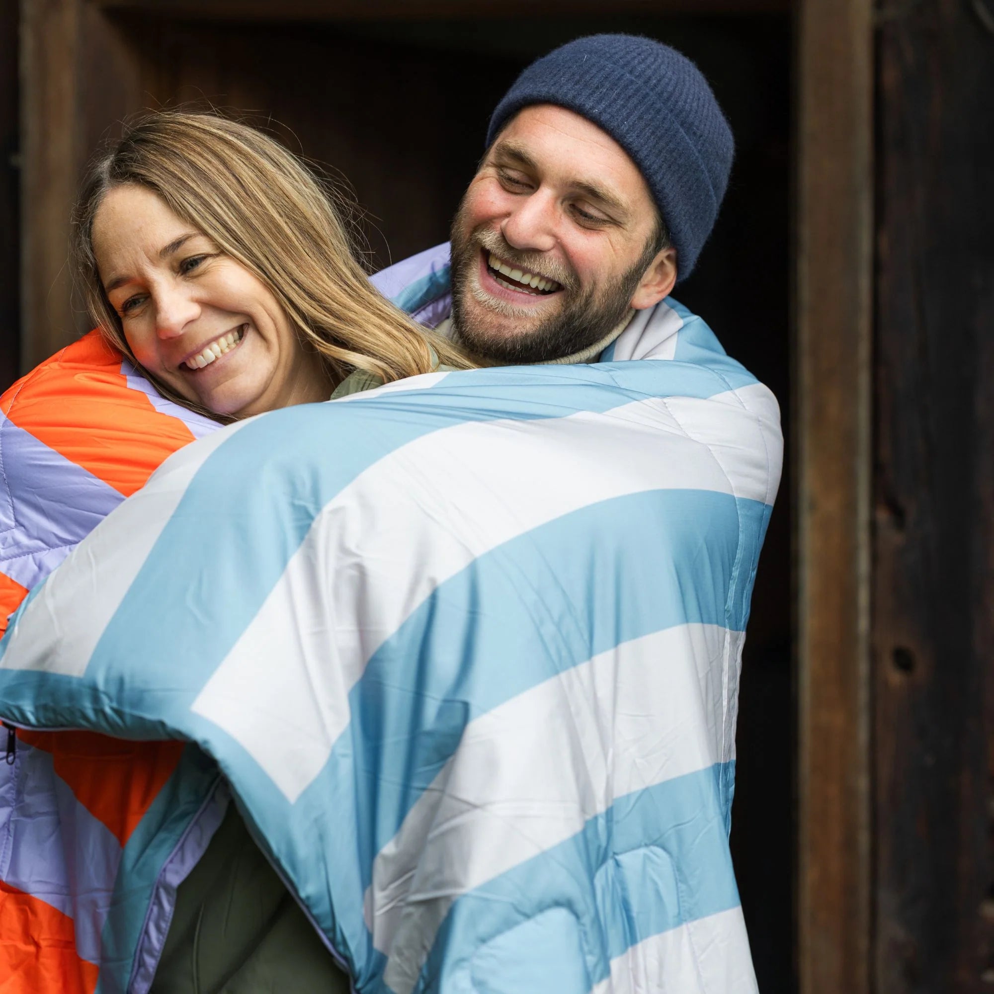 Multifunktionale Outdoor-Fleecedecke & Kissen VOITED