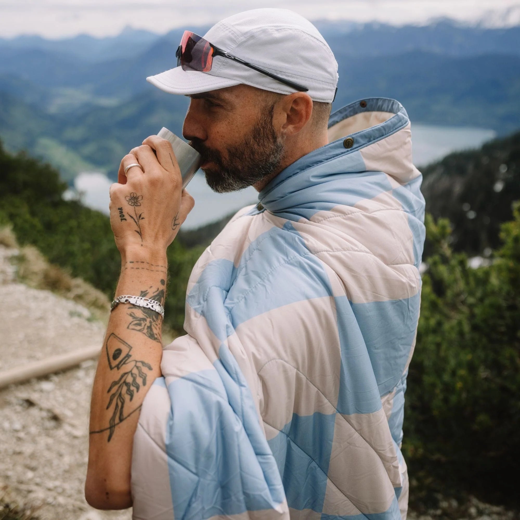 Multifunktionale Outdoor-Fleecedecke & Kissen VOITED