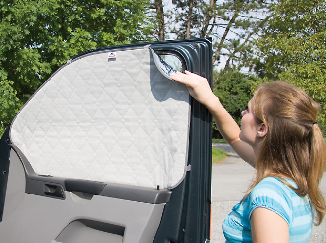 ISOLITE Extreme Fahrerhausfenster VW T6.1 California/Multivan mit trapezförmigem Spiegelfuß und Navi mit Verkehrszeichenerkennung