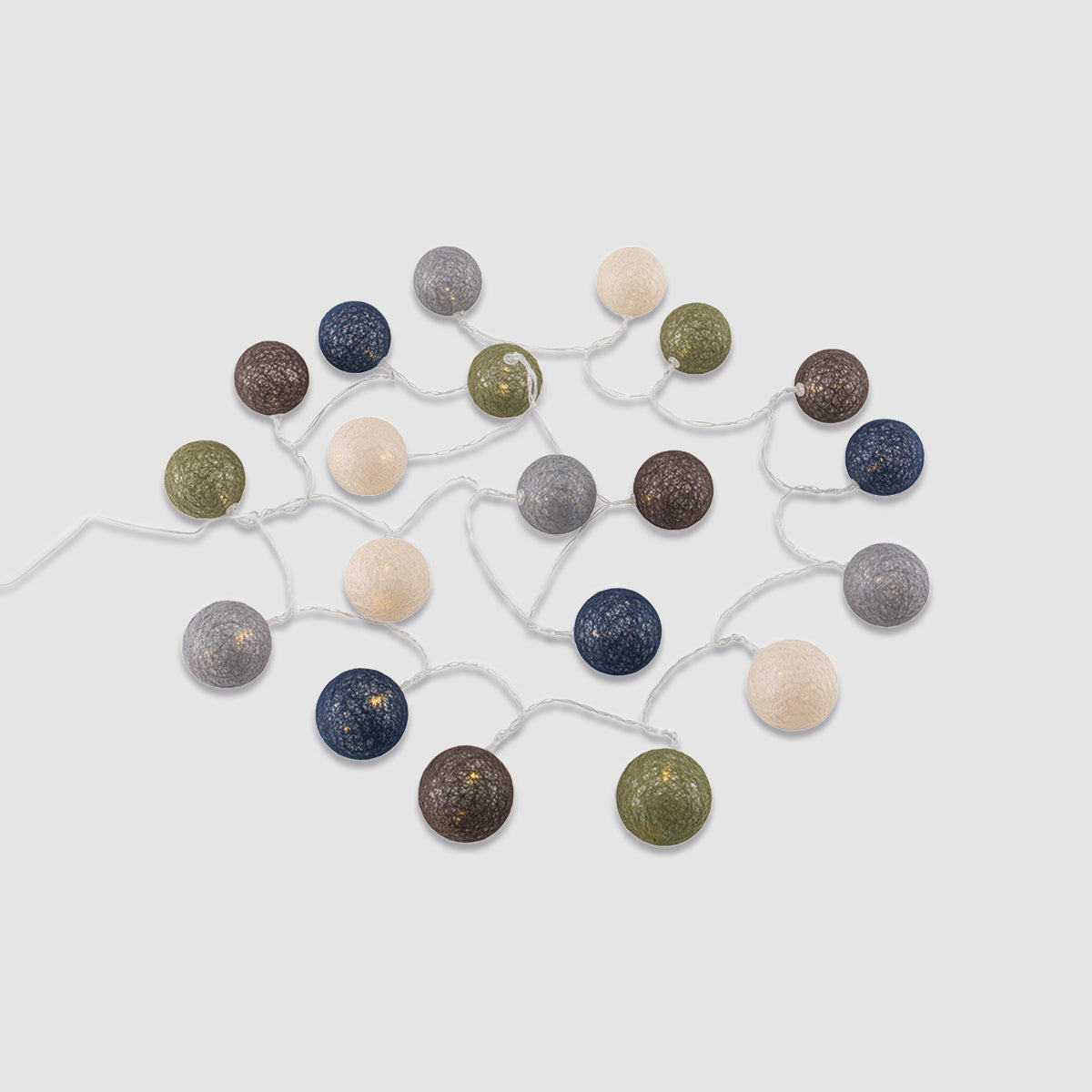 Alpha Lichterkette mit Baumwollkugeln