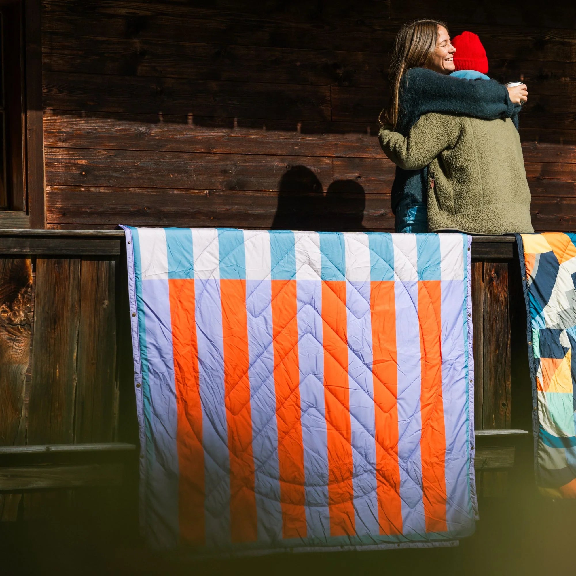 Multifunktionale Outdoor-Fleecedecke & Kissen VOITED