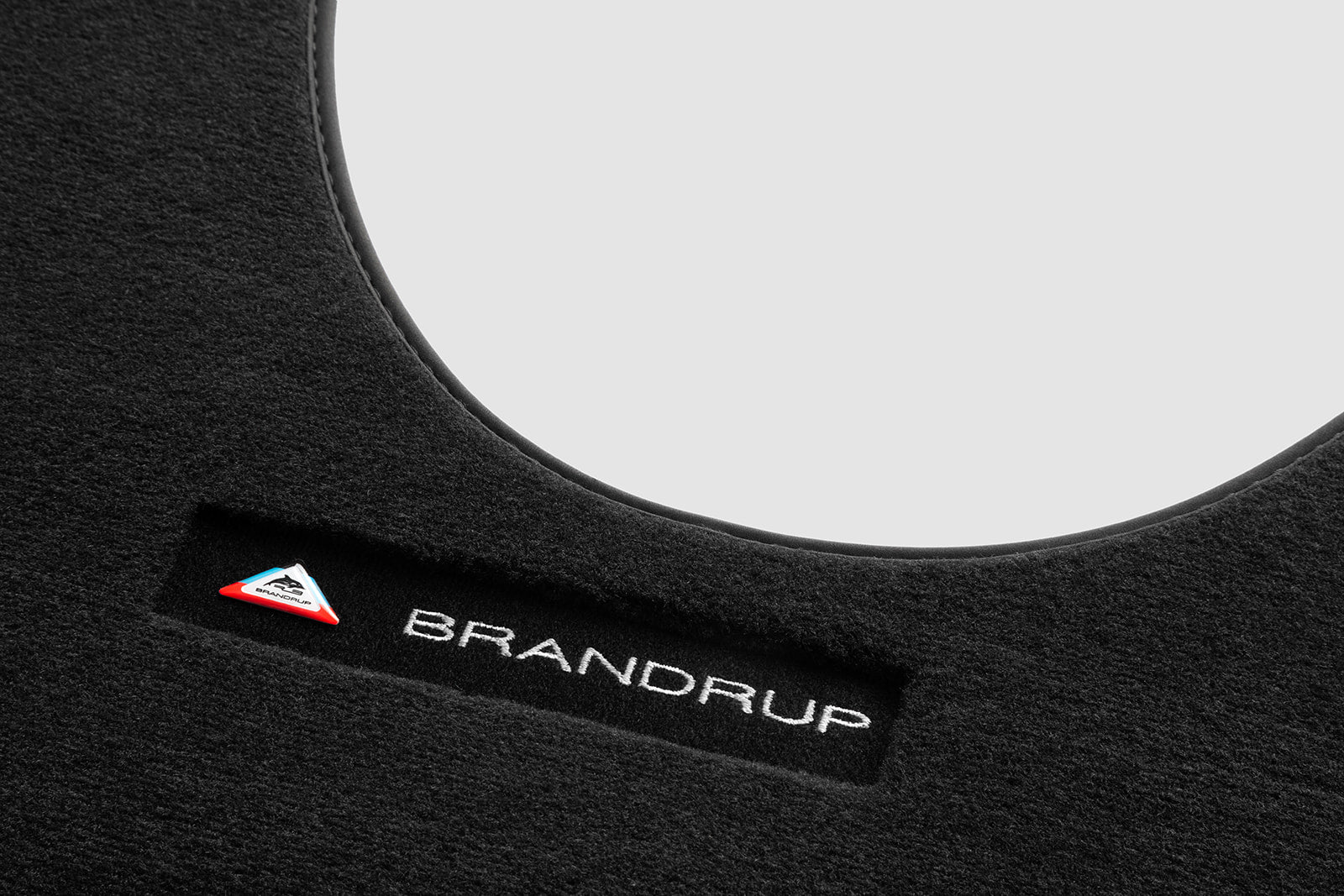 Veloursteppich Fahrerhaus mit Radkastentrittschutz links, VW T6.1